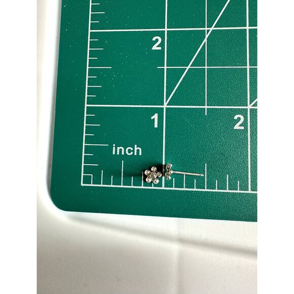 Studex 585 14k White Gold Daisy Earrings - Picture 5 of 5